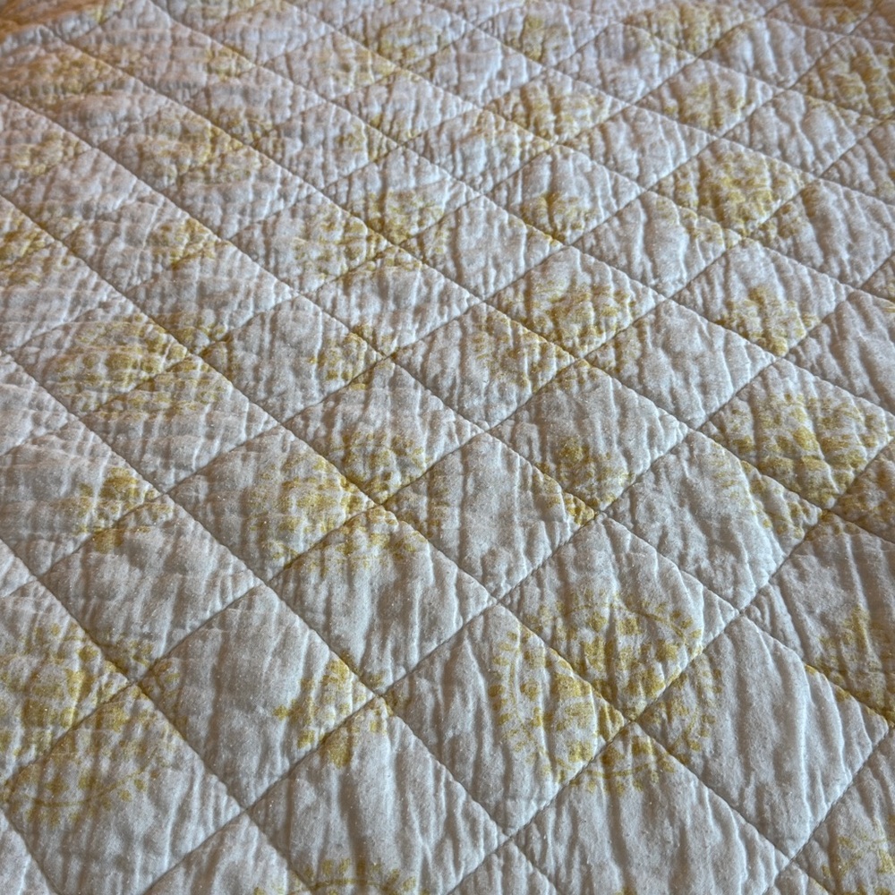 Rachel Ashwell shabby chic yellow, and white quilt full - Picture 4 of 4
